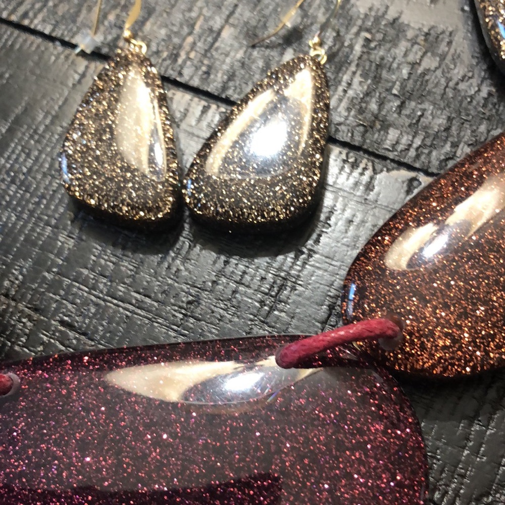 NWOT Glittery Necklace with Earrings Set - Picture 5 of 5